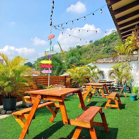 Roof Hostel كالي المظهر الخارجي الصورة