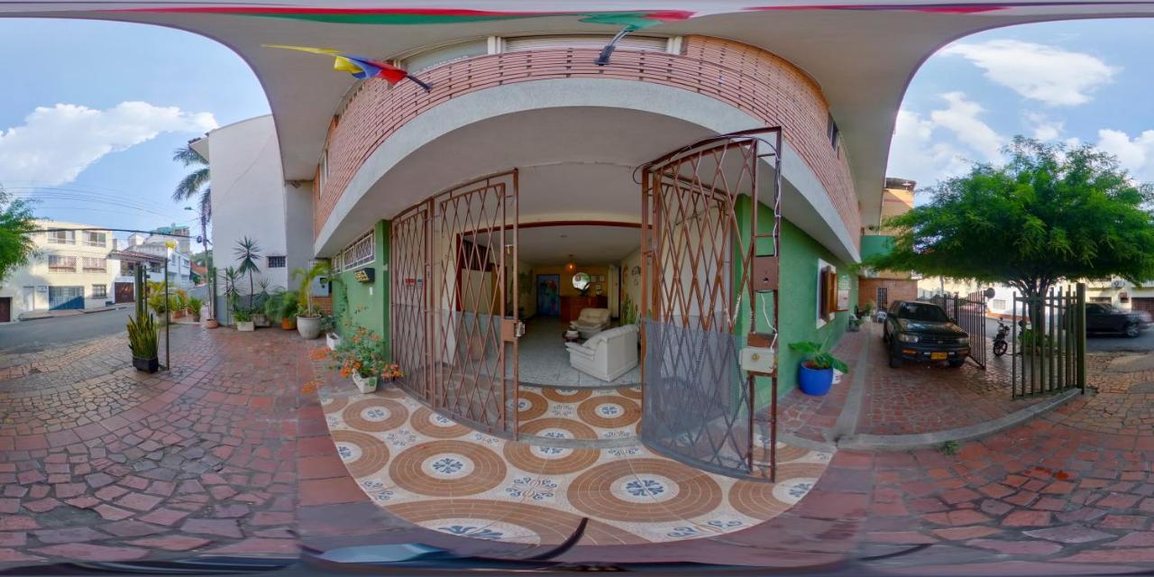 Roof Hostel كالي المظهر الخارجي الصورة