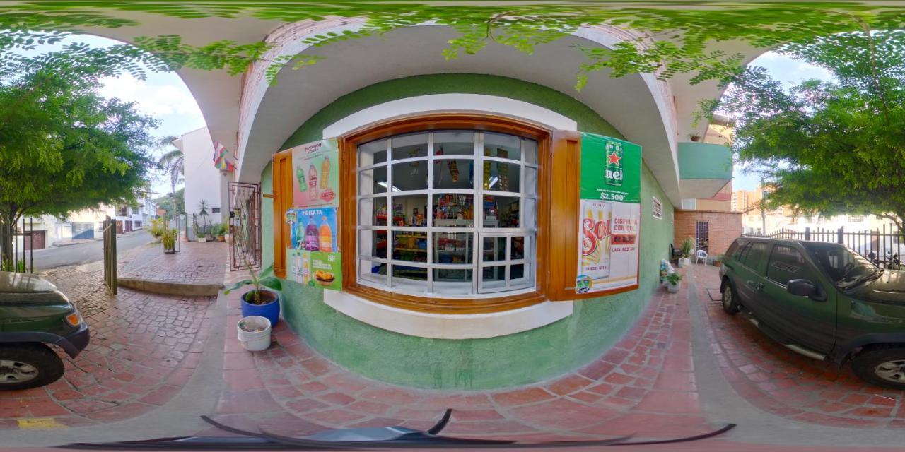 Roof Hostel كالي المظهر الخارجي الصورة