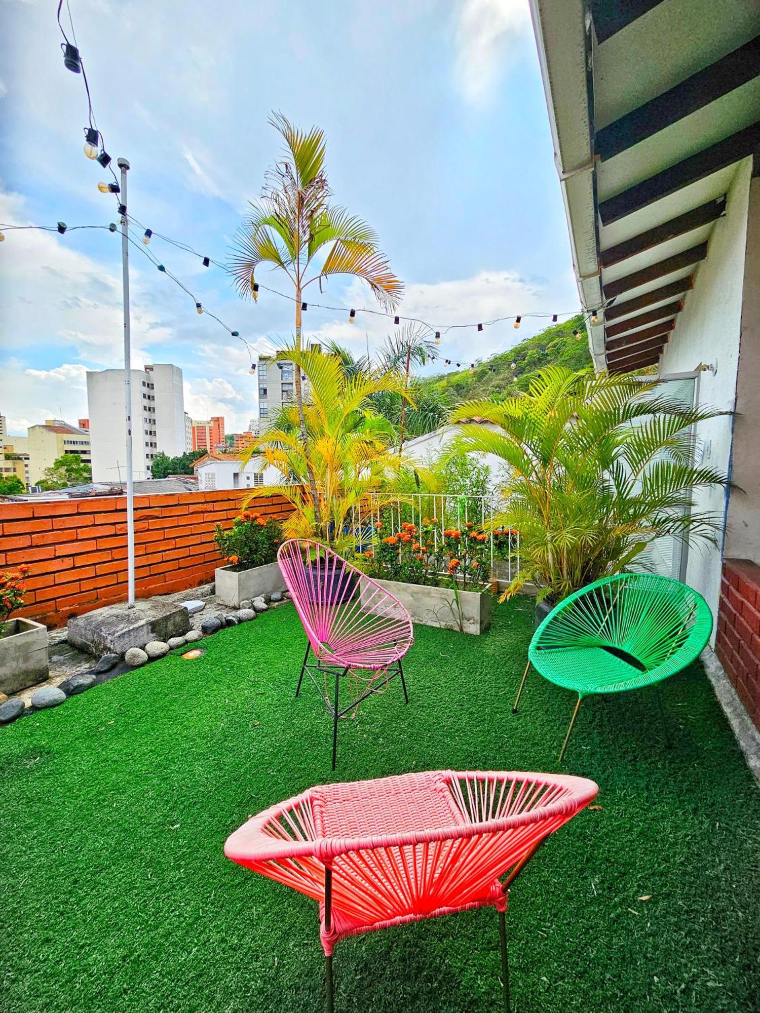 Roof Hostel كالي المظهر الخارجي الصورة